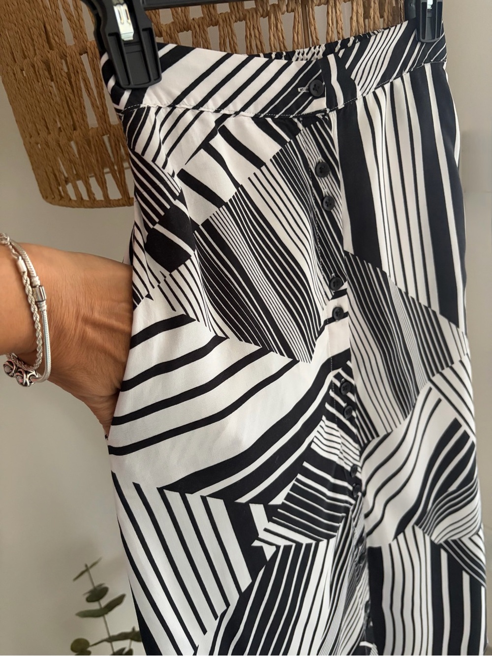 Vernacular Midi Skirt - Black/White - Picture 4 of 9